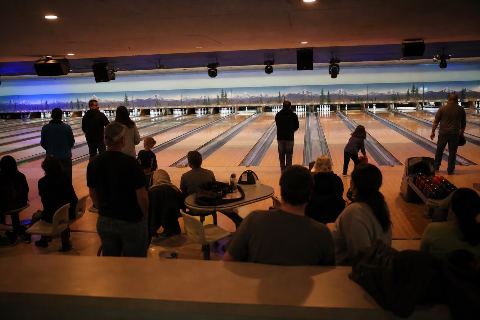 Cover image for article: Anchorage Assembly to weigh protest of Eagle River bowling alley liquor license transfer