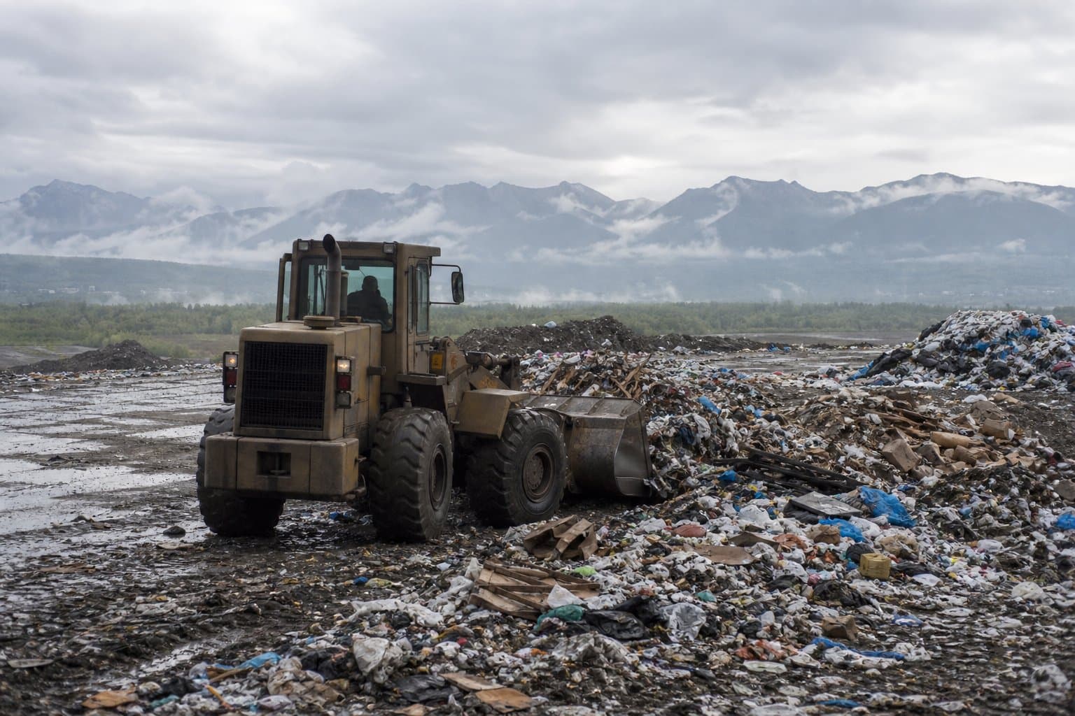 Cover image for article: Anchorage Assembly set to approve $1.53M landfill loader replacement