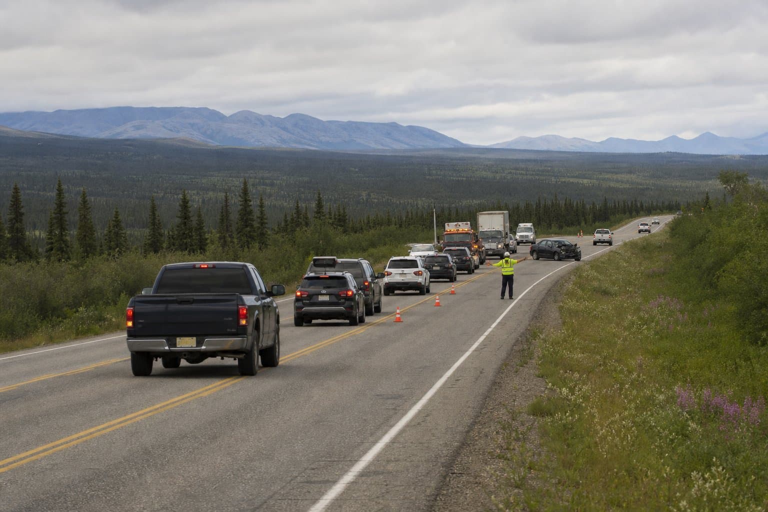 Cover image for article: Vehicle incident closes a lane on Richardson Highway at mile 89