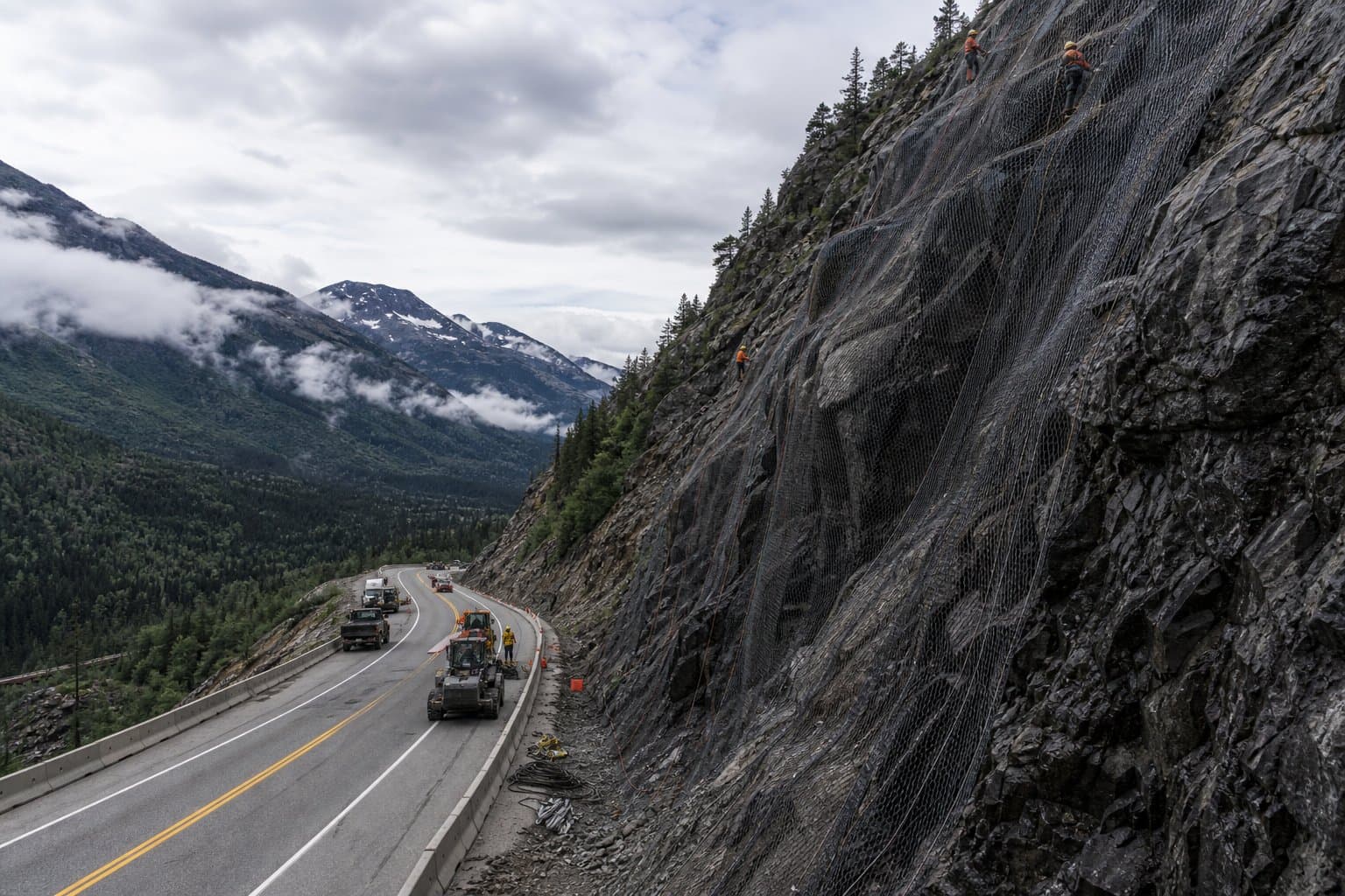 Cover image for article: Klondike Highway closes overnight near Skagway for rockfall work