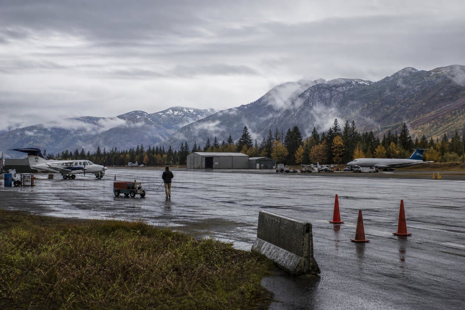 Cover image for article: FAA awards $19.6 million to replace worn-out lighting and signs at Haines Airport