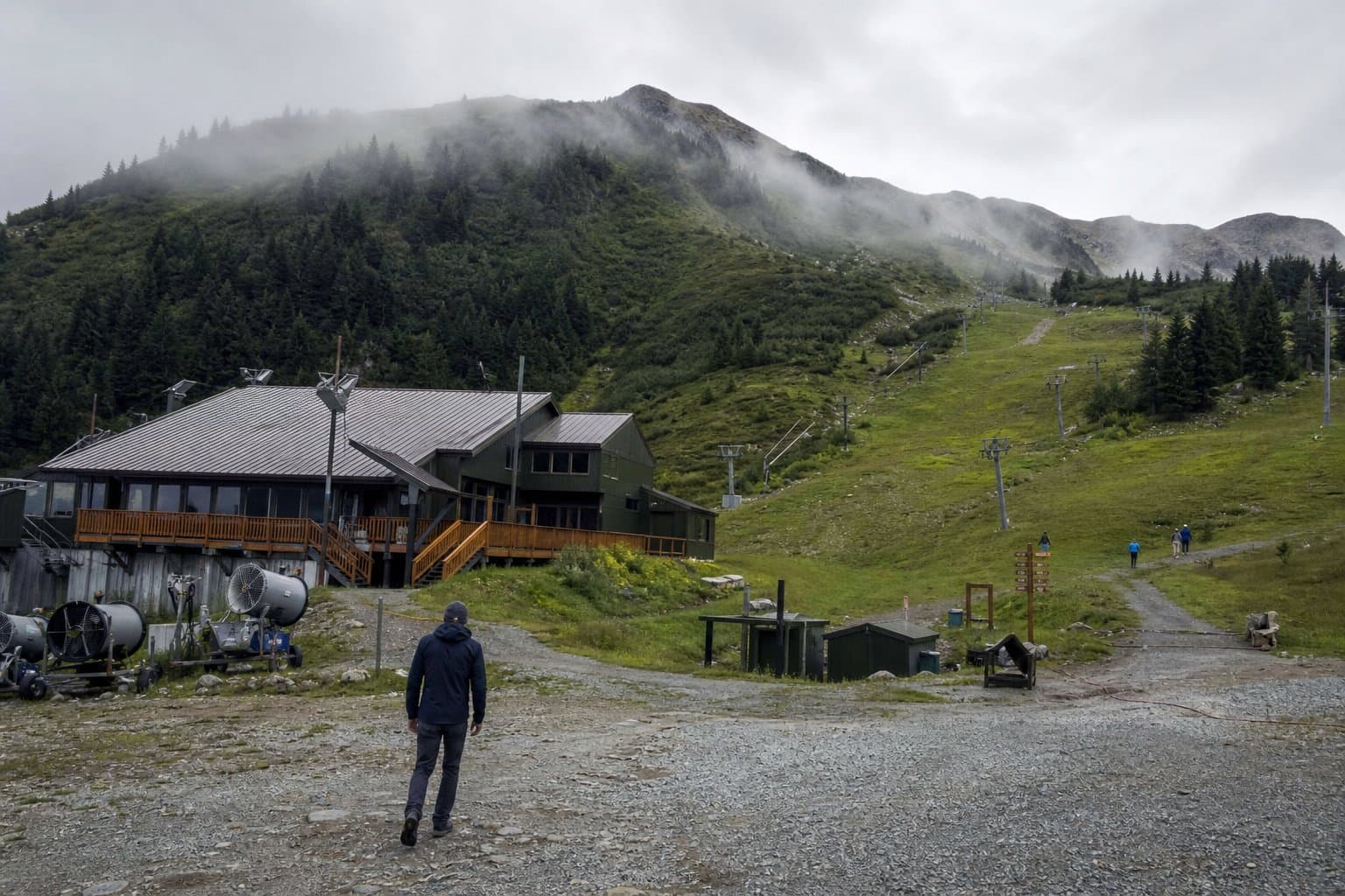 Cover image for article: Juneau's ski hill picks a new leader — in public