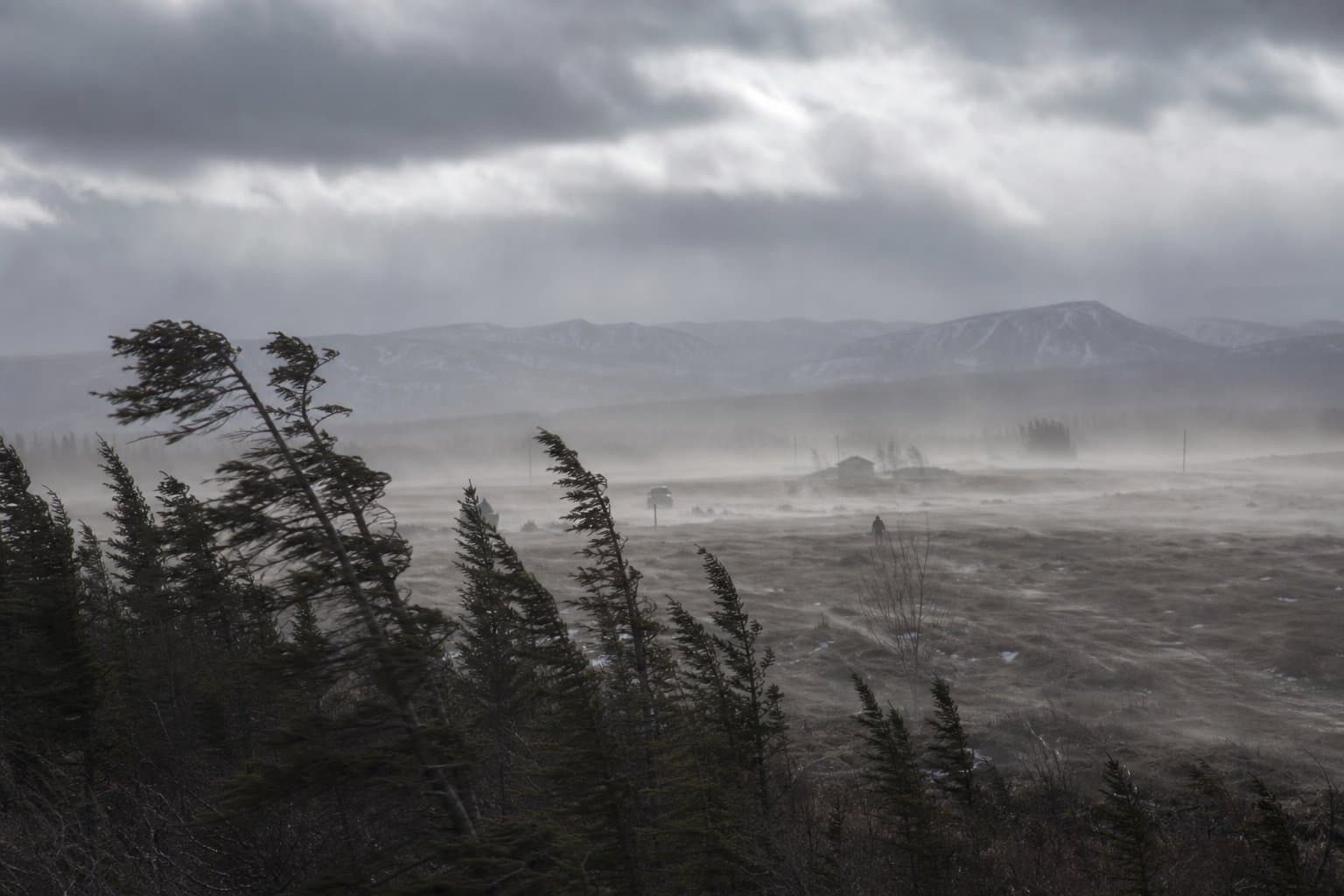 Cover image for article: Forecasters expect 25 to 35 mph gusts across Fairbanks area Saturday