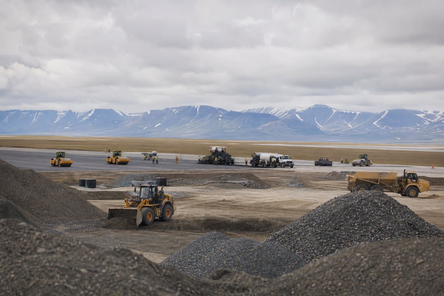 Cover image for article: Deadhorse Airport paving set for mid-July after holiday pause
