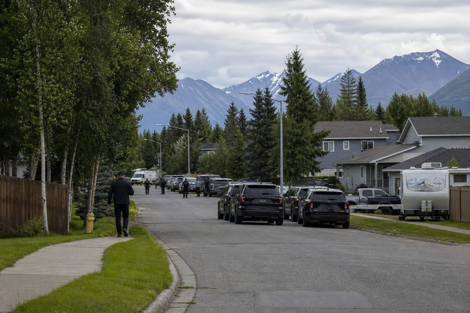 Cover image for article: Anchorage orders outside review of police shootings after Debarr Road incident