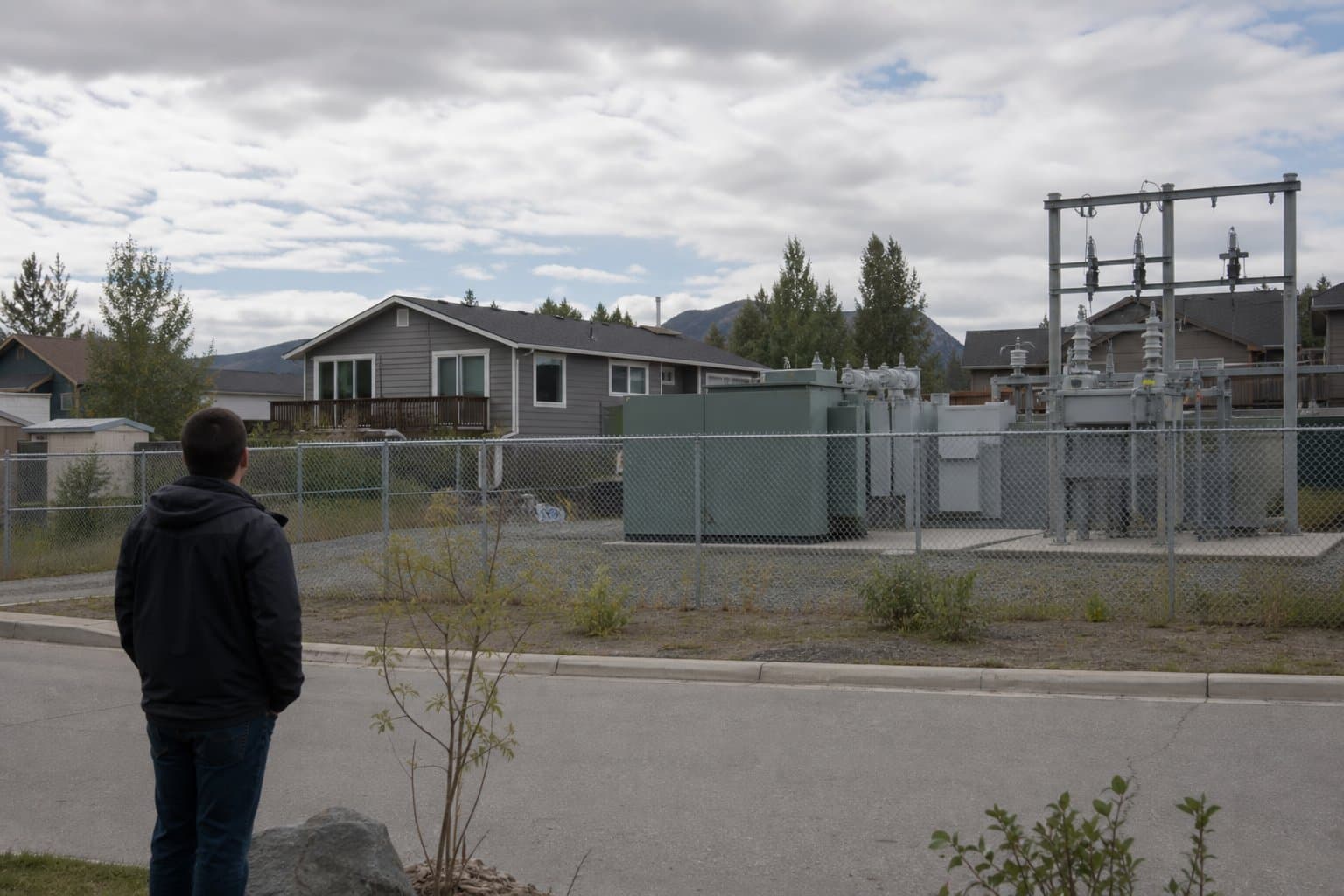 Cover image for article: Neighbor asks Anchorage commission to deny Chugach substation landscape variance