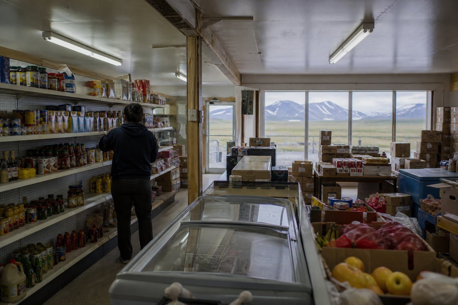 Cover image for article: AML resolution calls for protecting bypass mail to remote Alaska communities