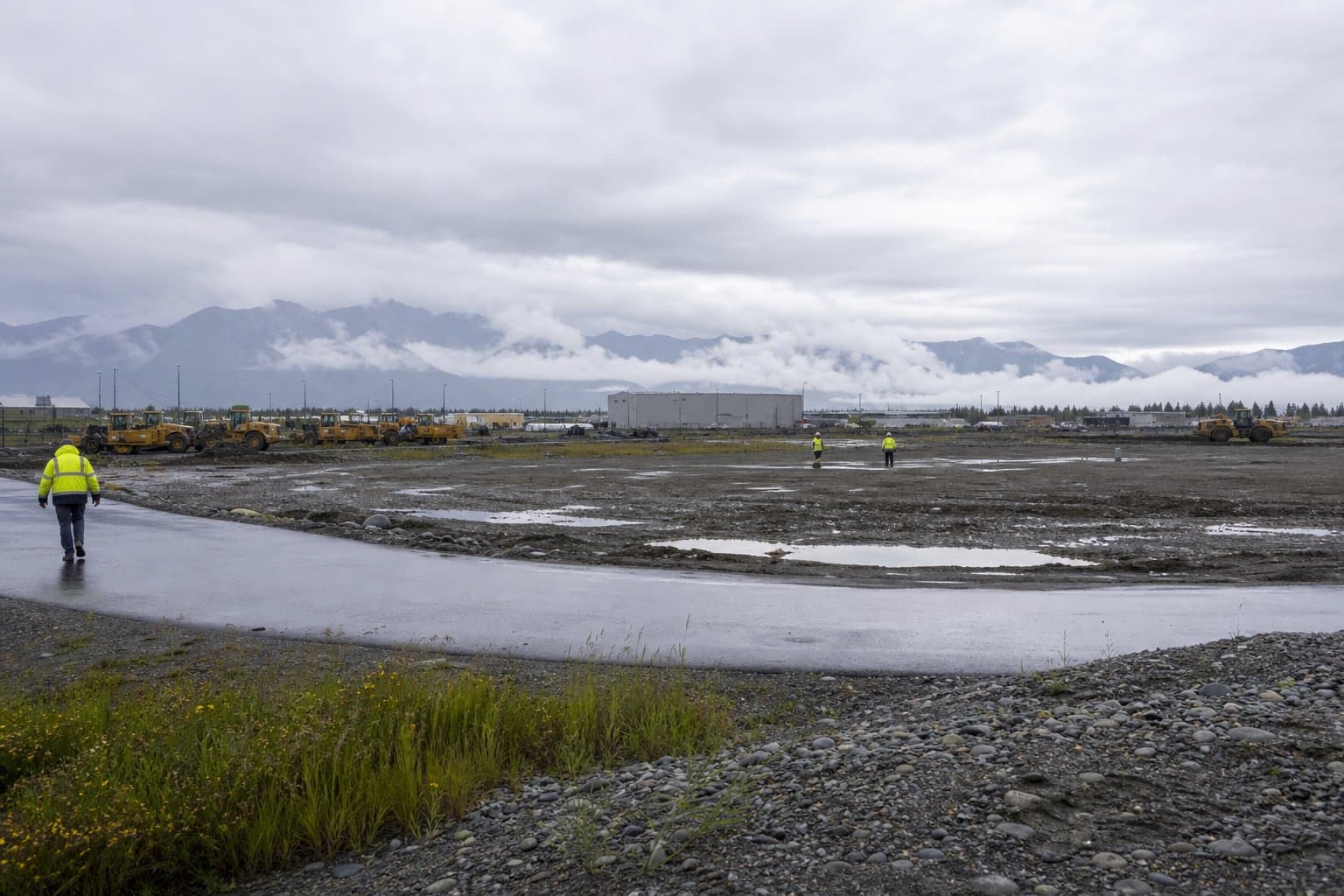 Cover image for article: Anchorage commission recommends competitive bid sale of three Maui Industrial Park parcels