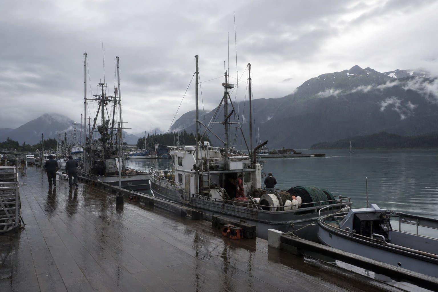 Cover image for article: Copper River stays closed to commercial fishing as Chinook run tracks weak