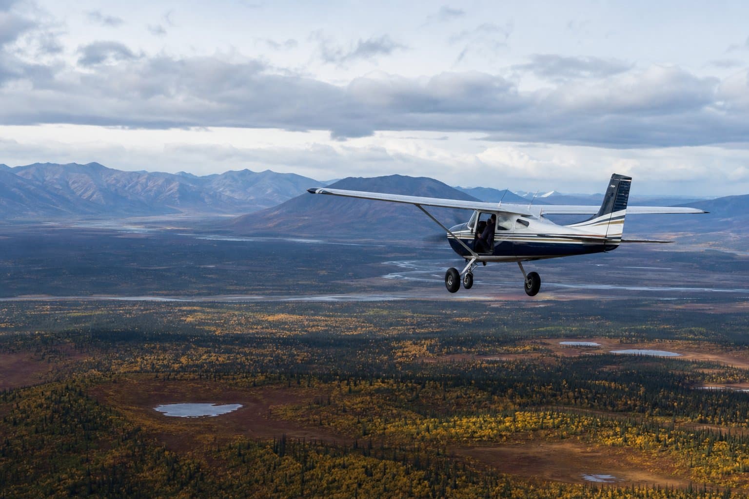 Cover image for article: FAA scales back plan to expand controlled airspace over Alaska after pilot groups object