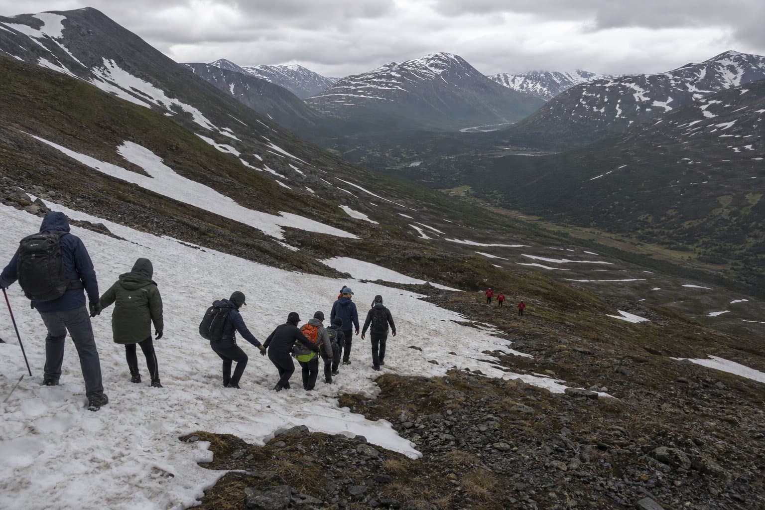 Cover image for article: Teen loses shoes in snow near Willow; rescue group walks party out safely