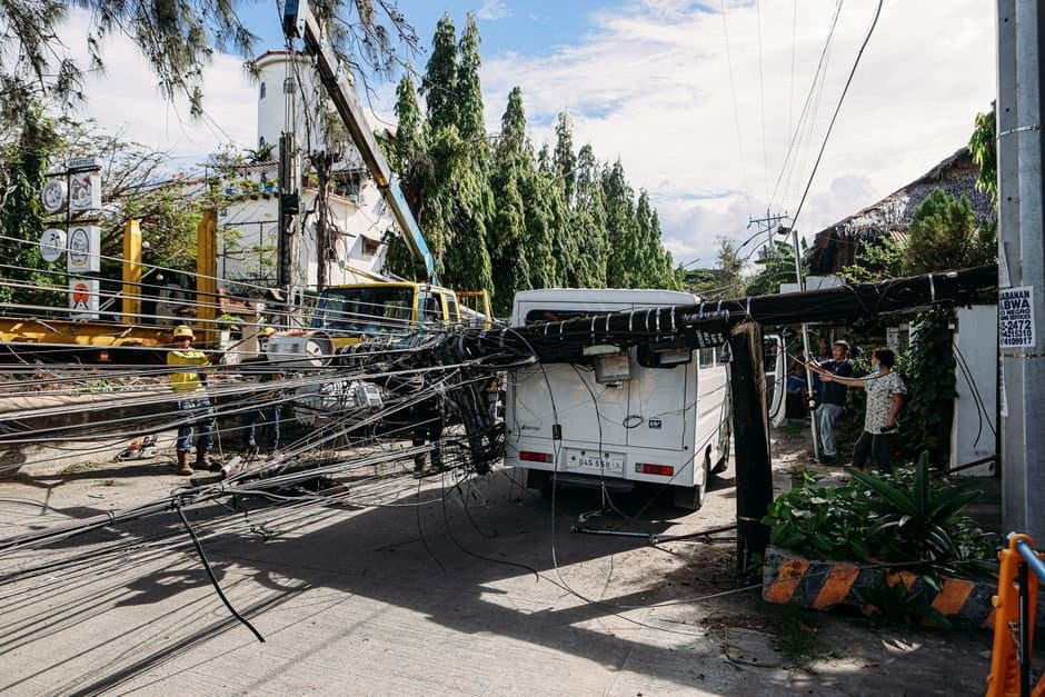 Cover image for article: Troopers identify driver who left Ester street light crash
