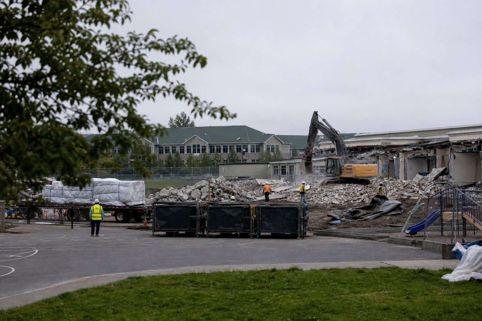 Cover image for article: Anchorage School Board approves $849,673 to ship Inlet View PCB debris to Oregon