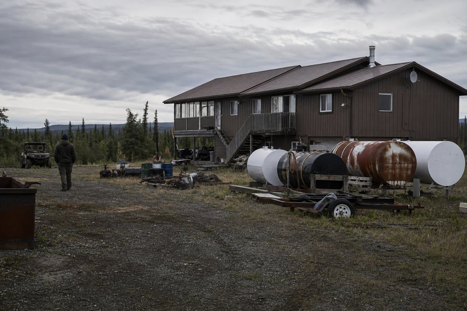 Cover image for article: Fox homeowner trades gunfire with copper thieves on Old Steese Highway