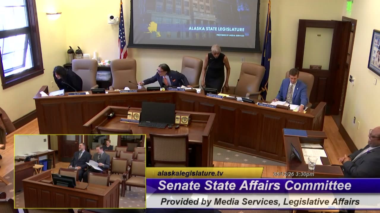 Cover image for article: Senate panel advances bill barring felons from school boards