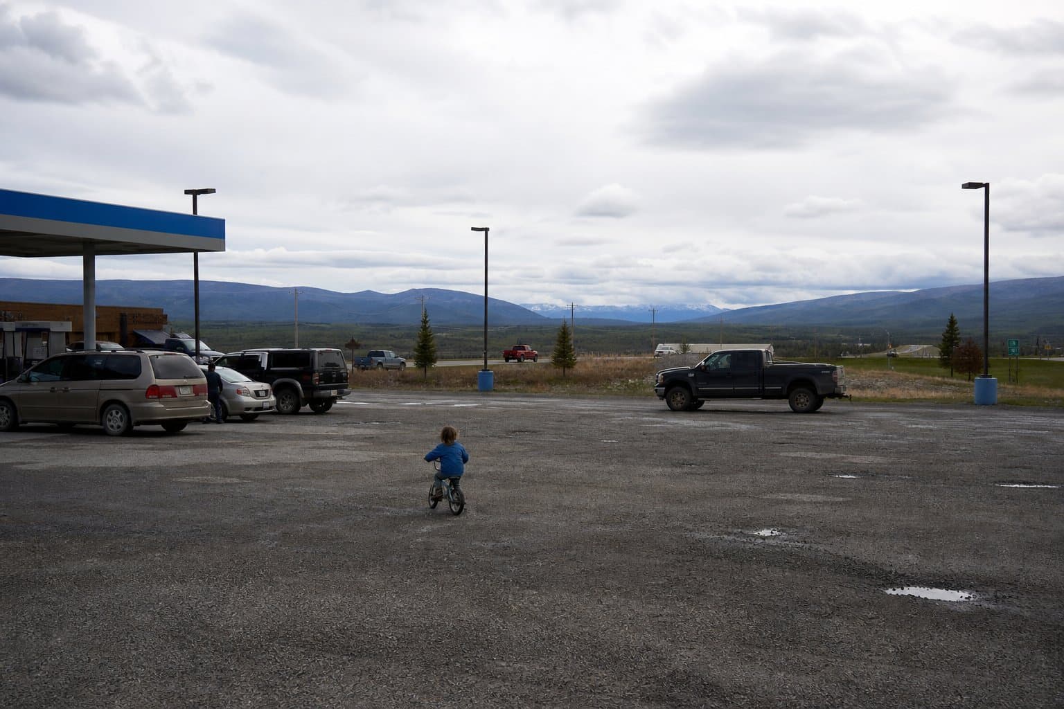 Cover image for article: Troopers reunite 3-year-old found riding bicycle alone at Glennallen gas station