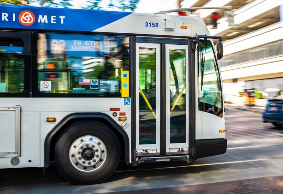 Cover image for article: Anchorage bus purchase would replace six of 26 over-age People Mover buses