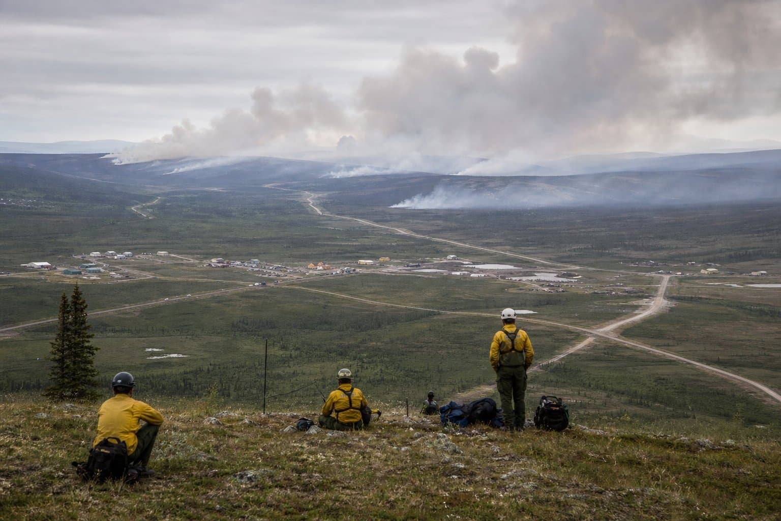 Cover image for article: Nutmeg Fire grows fivefold near Wiseman; smokejumpers deployed