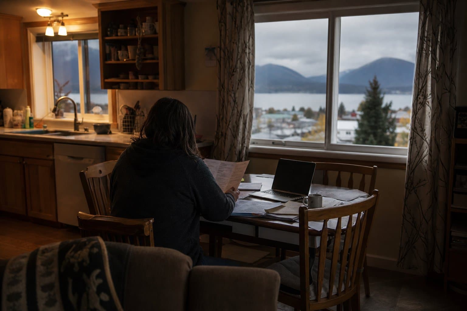 Cover image for article: Some Alaskans on HealthCare.gov are due $500 refund checks in October, but nobody has said how many