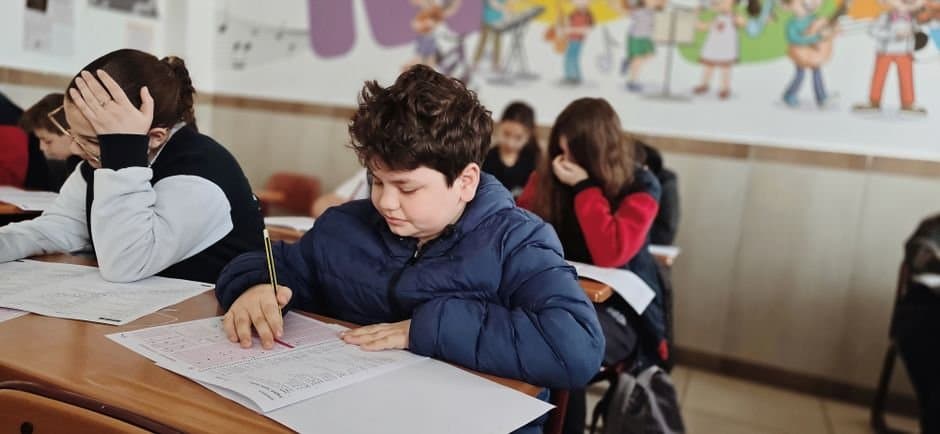 Cover image for article: Alaska opens applications for K-12 scholarship groups, and eligibility is capped by household income
