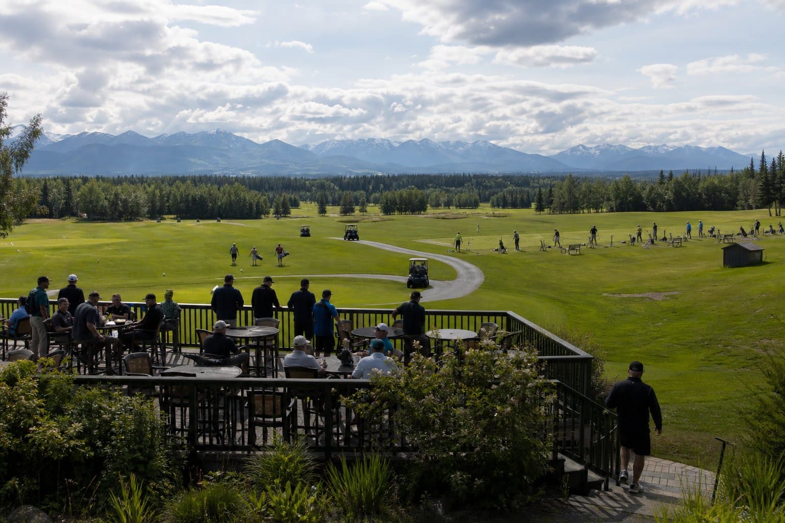 Cover image for article: Wasilla golf course seeks state license to serve beer and wine on the course