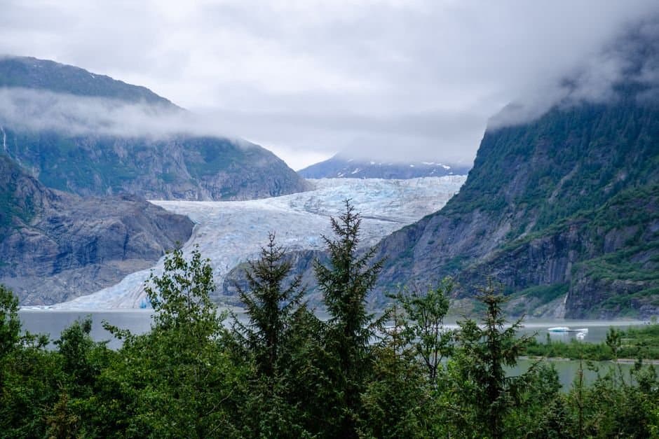 Cover image for article: Juneau Assembly votes 6-3 to sell City Hall to Sealaska Heritage Institute for at least $1.5 million