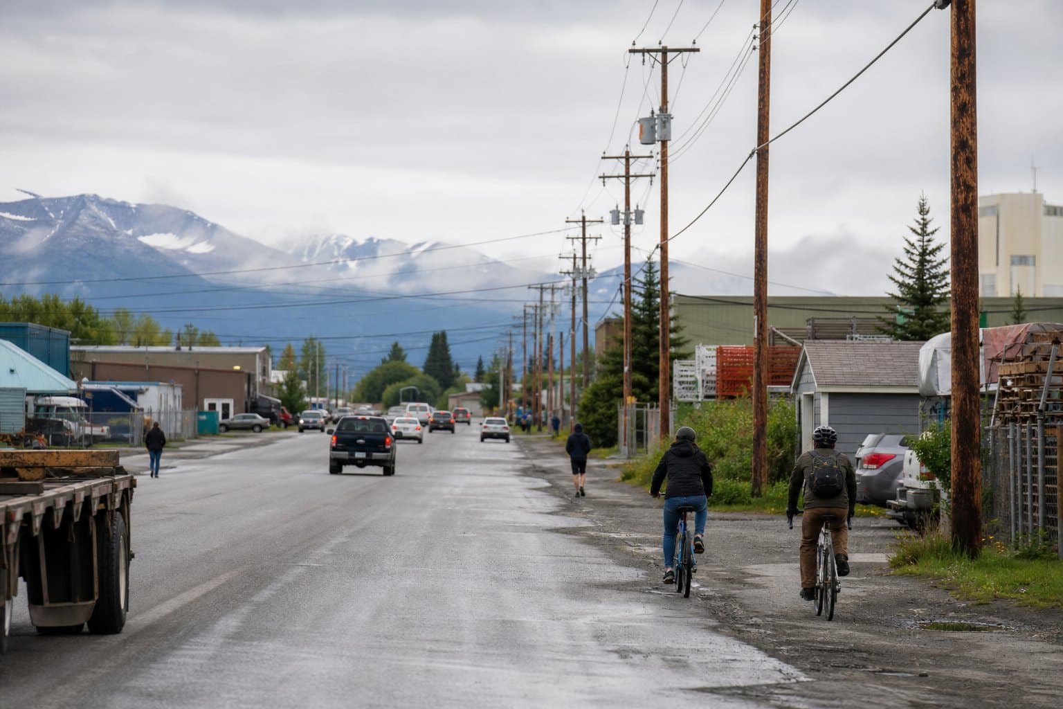 Cover image for article: Potter Drive designs test Anchorage guidance on in-street bike lanes
