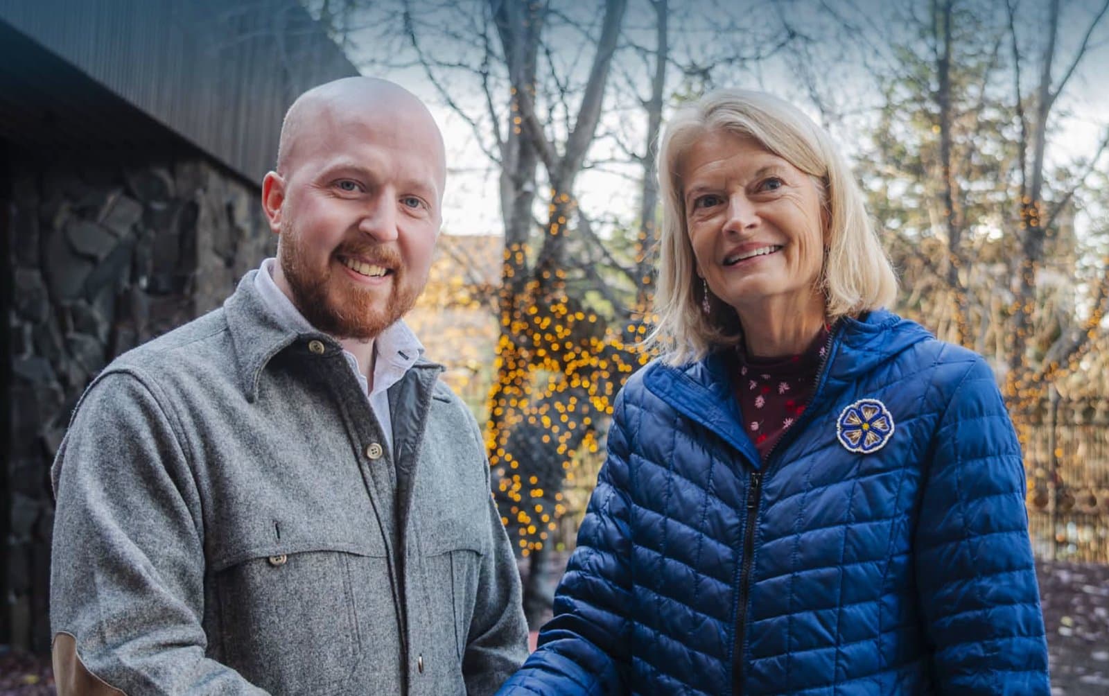 Cover image for article: Murkowski endorses Democrat Kreiss-Tomkins