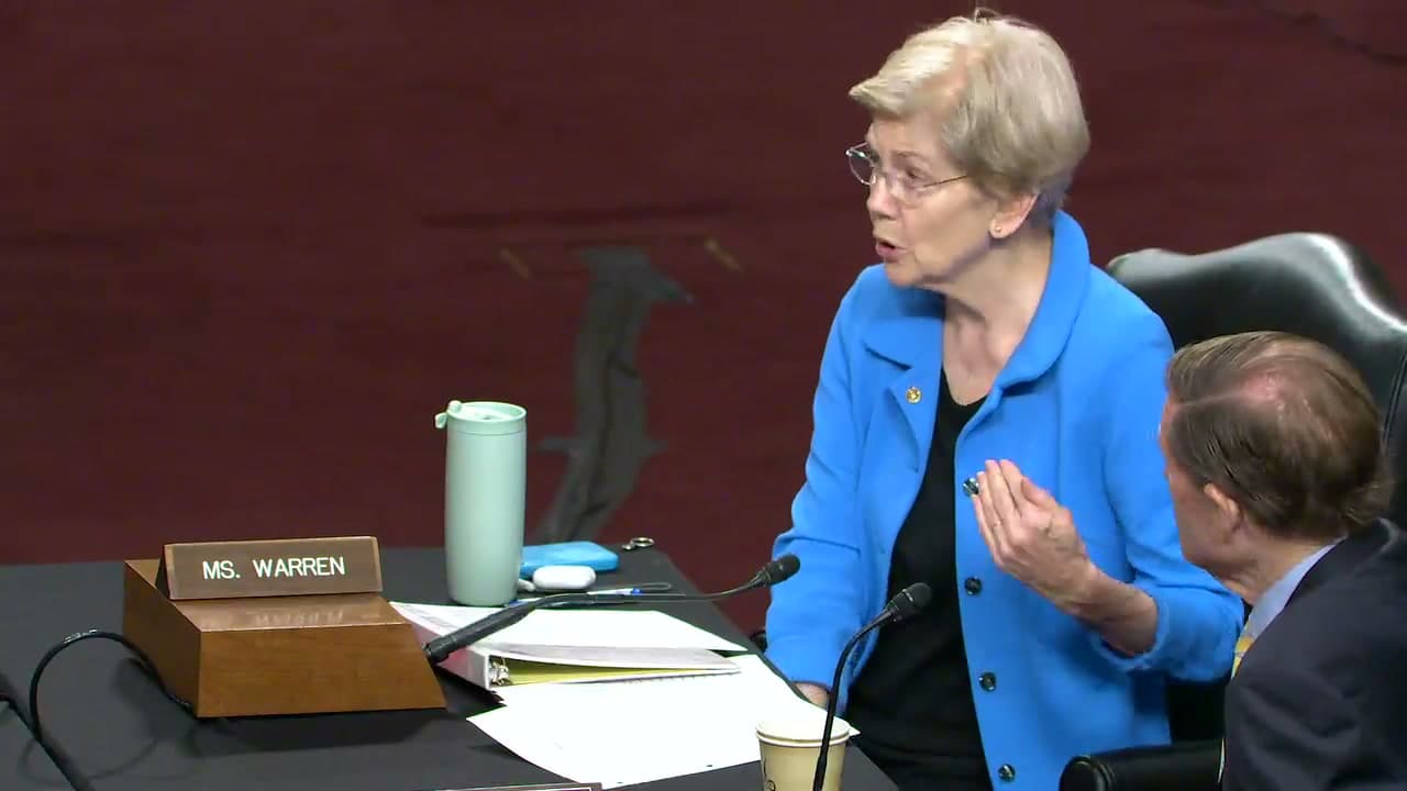 Cover image for article: Warren accuses Pentagon of blocking women, minorities from promotions