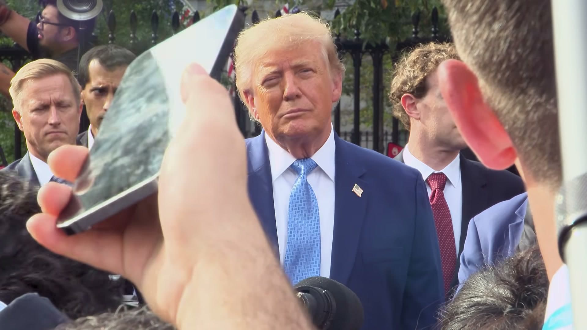 Cover image for article: Tech executives sign voluntary AI safety accord with Trump, who orders agencies to call AI 'SI'